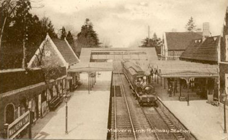 Old postcard of Malvern Link Station